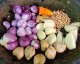 Foto langkah ke 2 dari resep Ayam Goreng Serundeng.