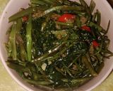 Foto langkah ke 3 dari resep Tumis Kangkung Oncom.