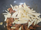 金沙茭白筍肉絲