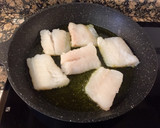 Foto del paso 2 de la receta: Patatas guisadas con bacalao y almejas