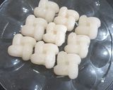 A picture of step 3 of Coconut candy.