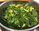 Une image de l'étape 3 de Cima di rapa aux anchois, poivron rouge et pecorino.