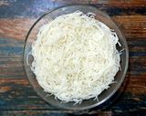 A picture of step 1 of Sikkimese Vegetable Vermicelli Thukpa.