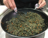 Foto del paso 2 de la receta: Cuscús negro con langostinos