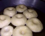 Foto langkah ke 5 dari resep Donat Montok tanpa Kentang.