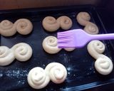 A picture of step 7 of Bread rolls.