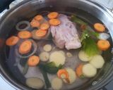 Foto del paso 1 de la receta: Caldo de Pollo con Acelga