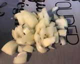 Une image de l'étape 3 de Sauce tomate relevée au chorizo ibérique et olives vertes.