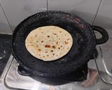 A picture of step 3 of Parotta.