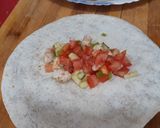Foto del paso 5 de la receta Envueltos de ensalada de langostinos al ajillo
