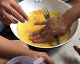 Foto langkah ke 2 dari resep Pie susu Teflon Coklat takaran sendok.