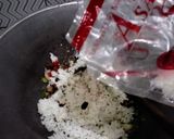 Foto langkah ke 3 dari resep Nasi goreng pindang tongkol.