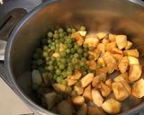 Une image de l'étape 4 de Compote pommes, pêches de vigne et raisins du jardin.