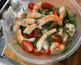 Une image de l'étape 9 de Crevettes sauvages marinées aneth citron tomates cerises.