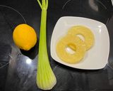 Foto del paso 1 de la receta: Zumo de Piña y Apio
