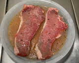 Foto del paso 2 de la receta: Filete 🥩 de res corte fino New York 🗽