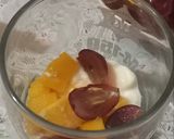 Foto langkah ke 2 dari resep Yogurt Fruity.