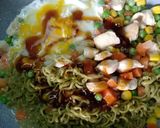 รูปขั้นตอนการทำที่ 3 ของ ผัดมาม่า ผัดเส้นผัก อกไก่ คลีน