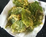 Foto langkah ke 4 dari resep Keripik bayam renyah.