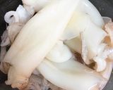 Hình bước làm 1 của món Mực Xào Sa Tế