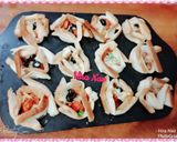 A picture of step 2 of Rose Pizza Bread.