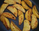 Foto langkah ke 5 dari resep Potato Wedges (Teflon).