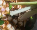 Gambar langkah 2 resipi Tomyam Poktek ala Thai.