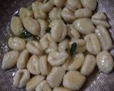 Foto del paso 3 de la receta: Ñoquis con mantequilla de salvia de "Deliciosa Martha"