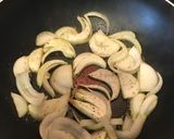Foto del paso 2 de la receta: Bistec de lomo liso más cebolla