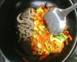 รูปขั้นตอนการทำที่ 2 ของ กุ้งผัดผักหลากสี