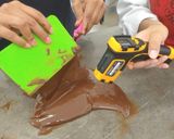 Foto del paso 5 de la receta: Bombones de  chocolate con relleno de chapulín
