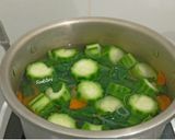 Foto langkah ke 4 dari resep Bening Bayam Oyong Wortel.
