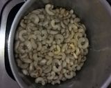 Foto langkah ke 1 dari resep Mete Goreng Bawang.