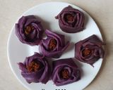 Foto langkah ke 6 dari resep Dadar Gulung Bunga Mawar Ubi Unggu 🌹.
