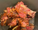 A picture of step 2 of Pork Hock Braised with Coke and Jujube.