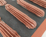 Foto del paso 11 de la receta: Eclairs de cacao relleno de trufa de chocolate