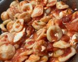 Foto del passaggio 3 della ricetta Orecchiette al pomodoro e feta