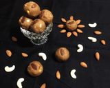 A picture of step 7 of Atta Ladoo / Pinni.