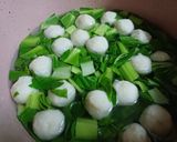 Hình bước làm 2 của món Canh cải thìa cá viên