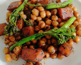 Foto del paso 10 de la receta: Garbanzos salteados con ajo negro y Kombucha
