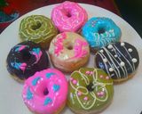 Foto langkah ke 10 dari resep Donat lembut sederhana toping glaze.