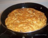 Foto del paso 11 de la receta: Tortilla de ajos tiernos, champiñones y atún