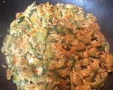 Foto del paso 3 de la receta: Revuelto de calabacín con cebolla