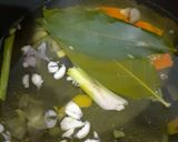 Foto langkah ke 2 dari resep Sup ikan giant trevally untuk anak.