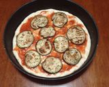 Foto del paso 4 de la receta: Pizza con berenjena y atún