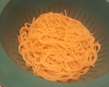 Foto langkah ke 2 dari resep Pasta dan Udang Dengan Saus Bawang Putih.