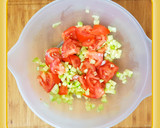 Foto del paso 3 de la receta: Ensalada Fresca de Pepino y Tomate