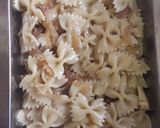 Foto del paso 2 de la receta: Corbatitas con Queso y Cebolla Caramelizada