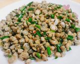 Hình bước làm 4 của món Hến xào hẹ