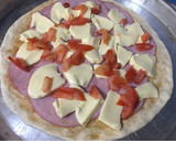 Foto del paso 3 de la receta: Pizza rellena a mi manera 🍕🍕🍅🍅